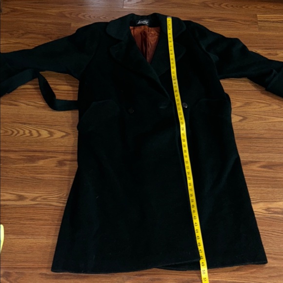 Stunning Vintage Wool & Mohair
Deep Emerald Green Elegant
Long, Belted Trench - Picture 15 of 16